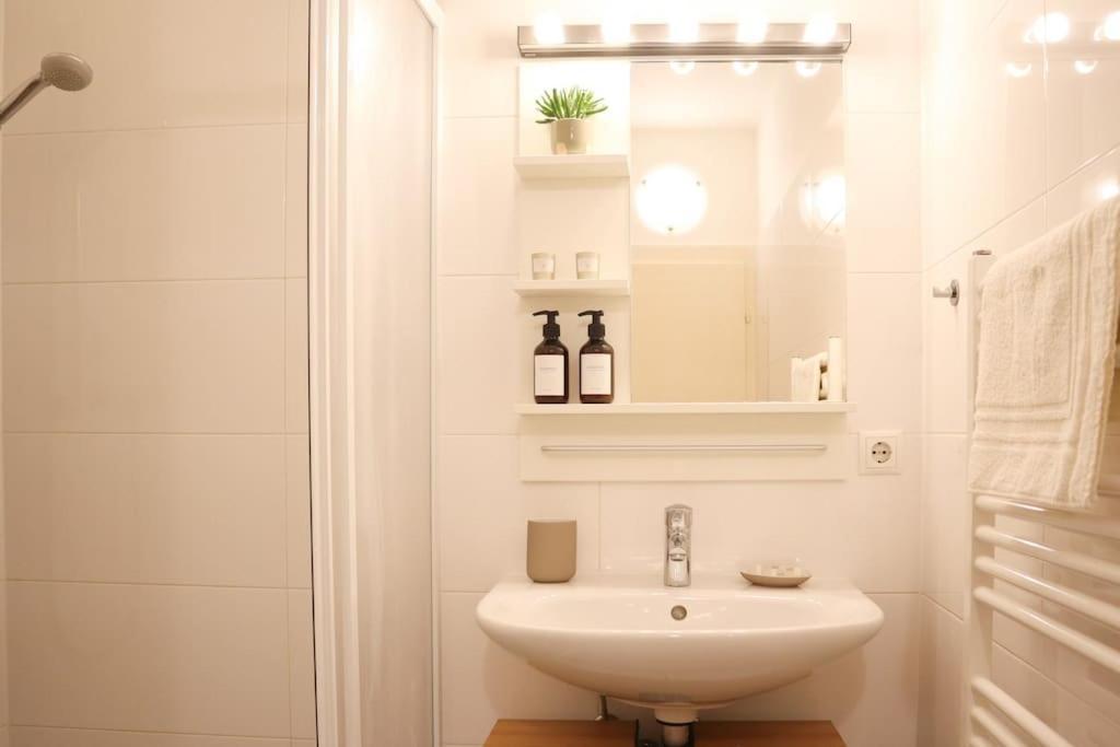 Charming, Modern & Spacious Apartment Wien Eksteriør billede