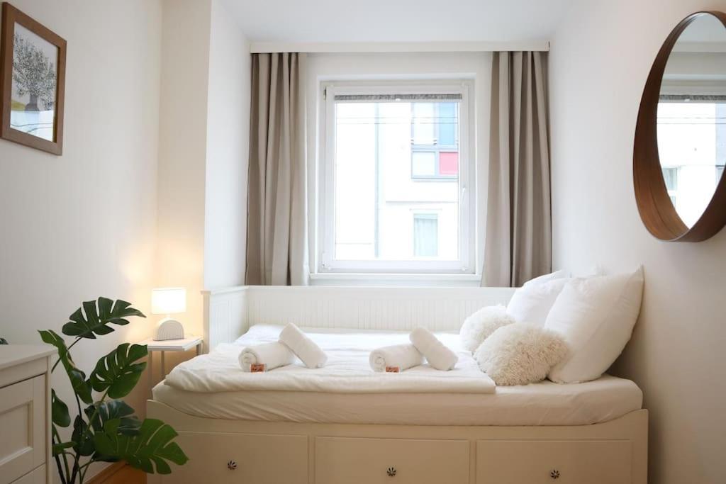 Charming, Modern & Spacious Apartment Wien Eksteriør billede